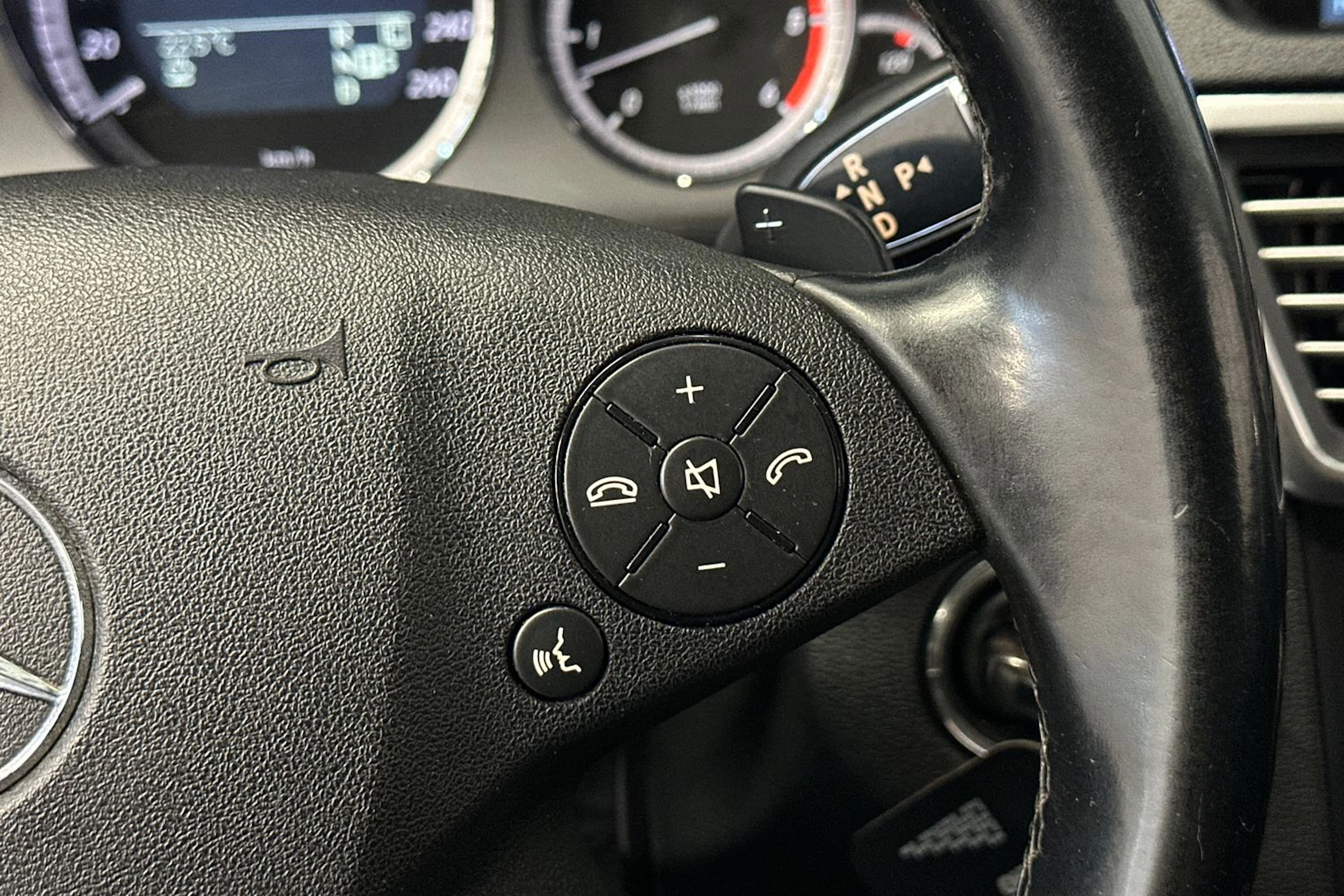 musta Mercedes-Benz E 2009 kuva 19.