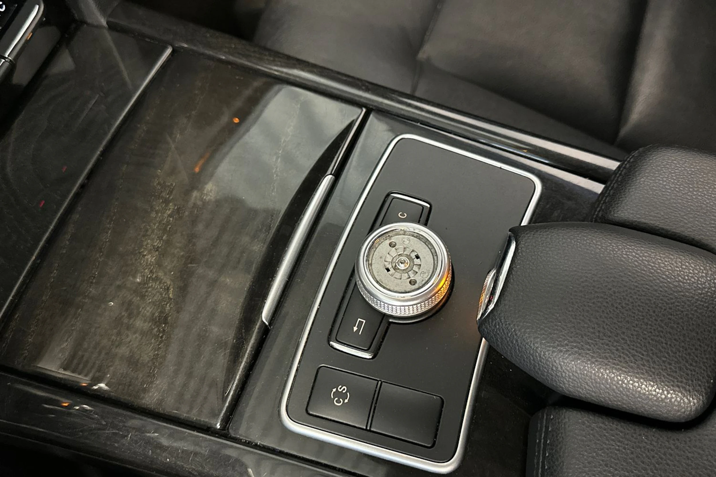 musta Mercedes-Benz E 2009 kuva 20.