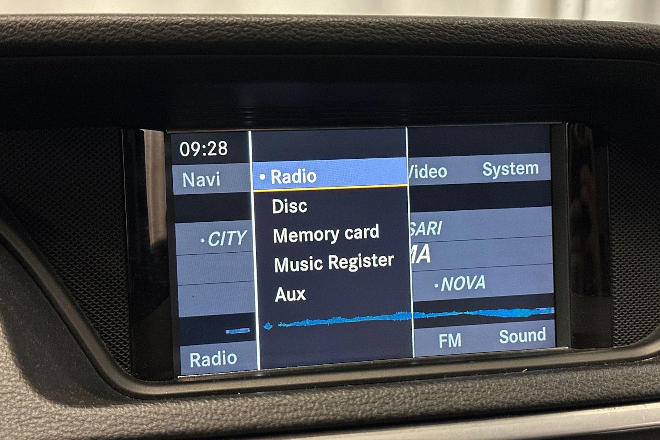 musta Mercedes-Benz E 2009 kuva 25.
