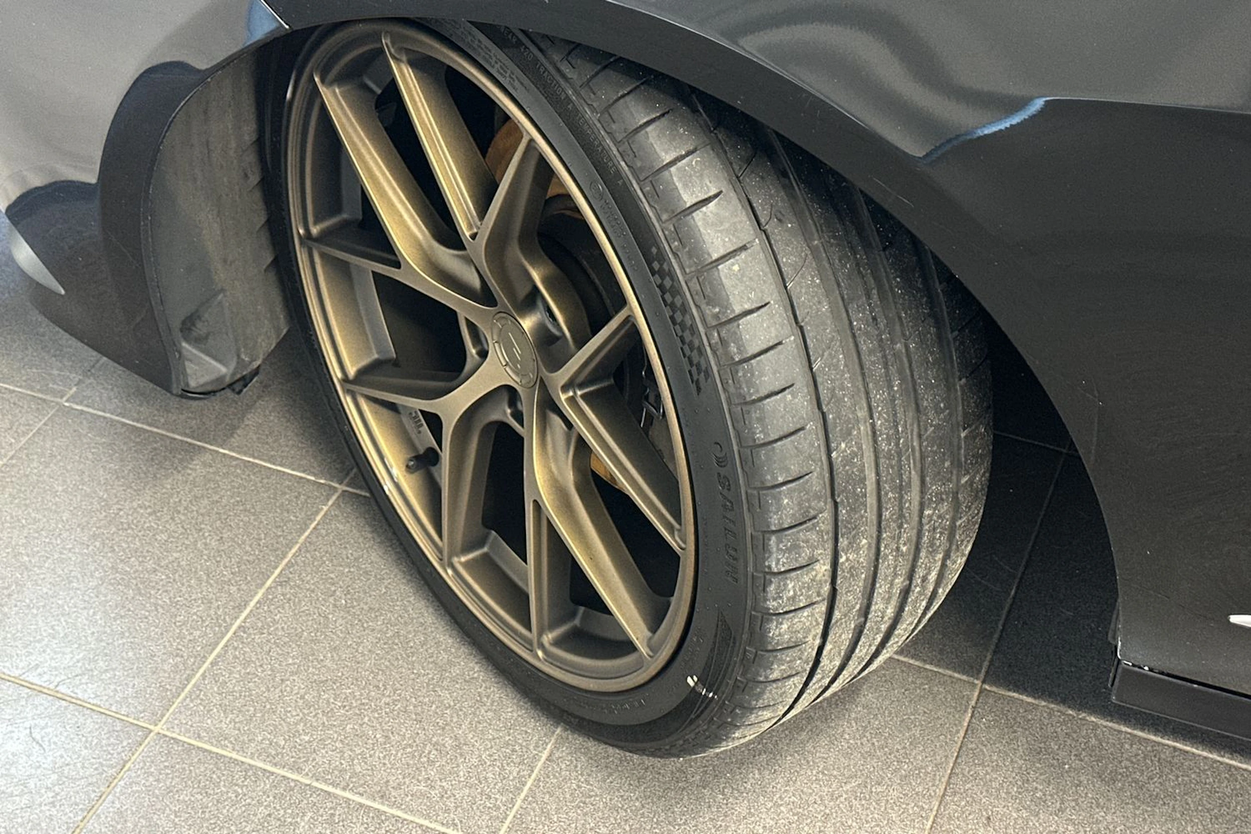 musta Mercedes-Benz E 2009 kuva 27.
