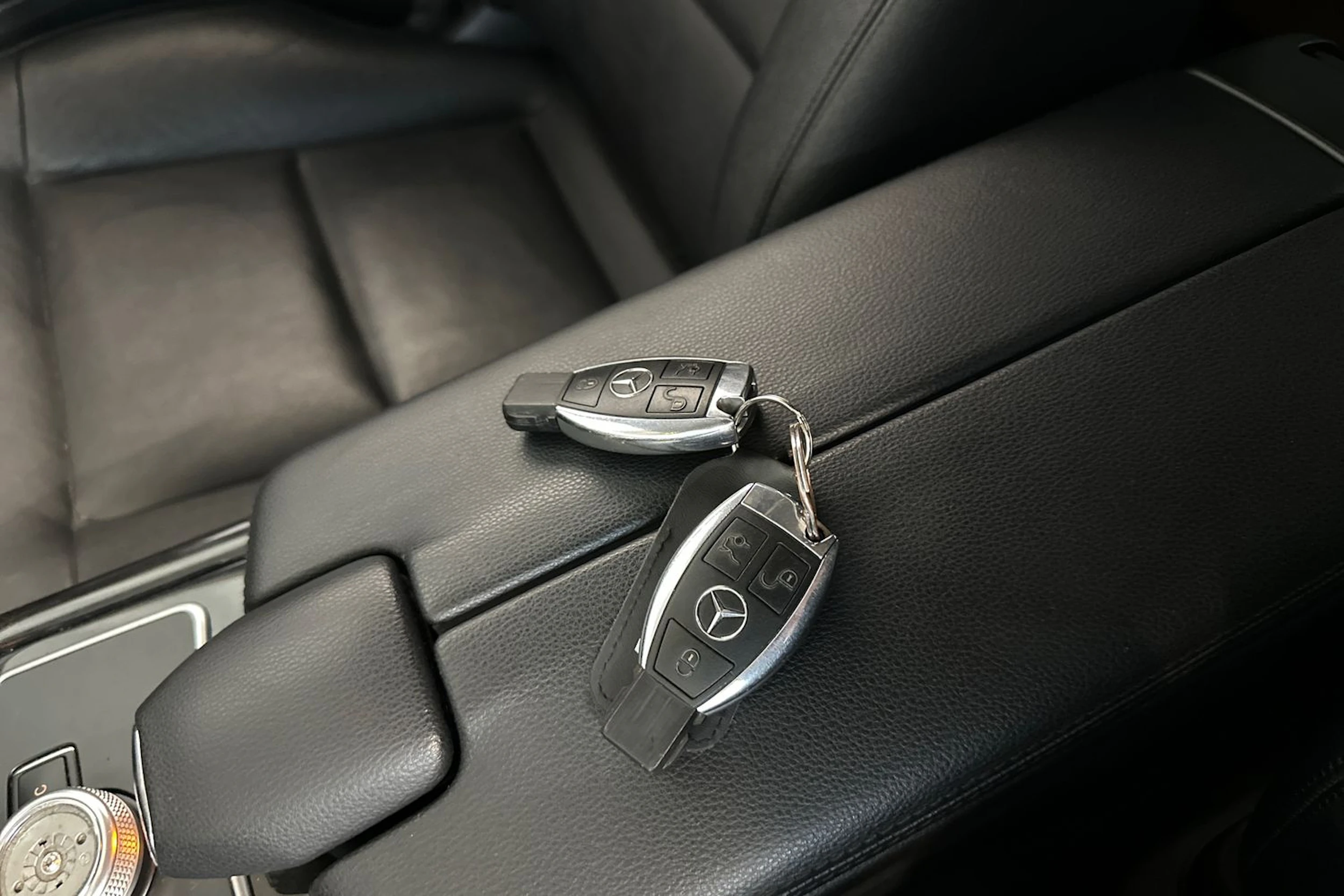 musta Mercedes-Benz E 2009 kuva 30.