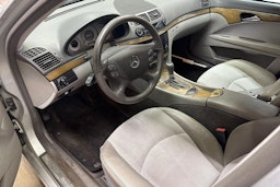 harmaa Mercedes-Benz E 2009 kuva 4.