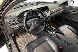musta Mercedes-Benz E 2009 kuva 3.