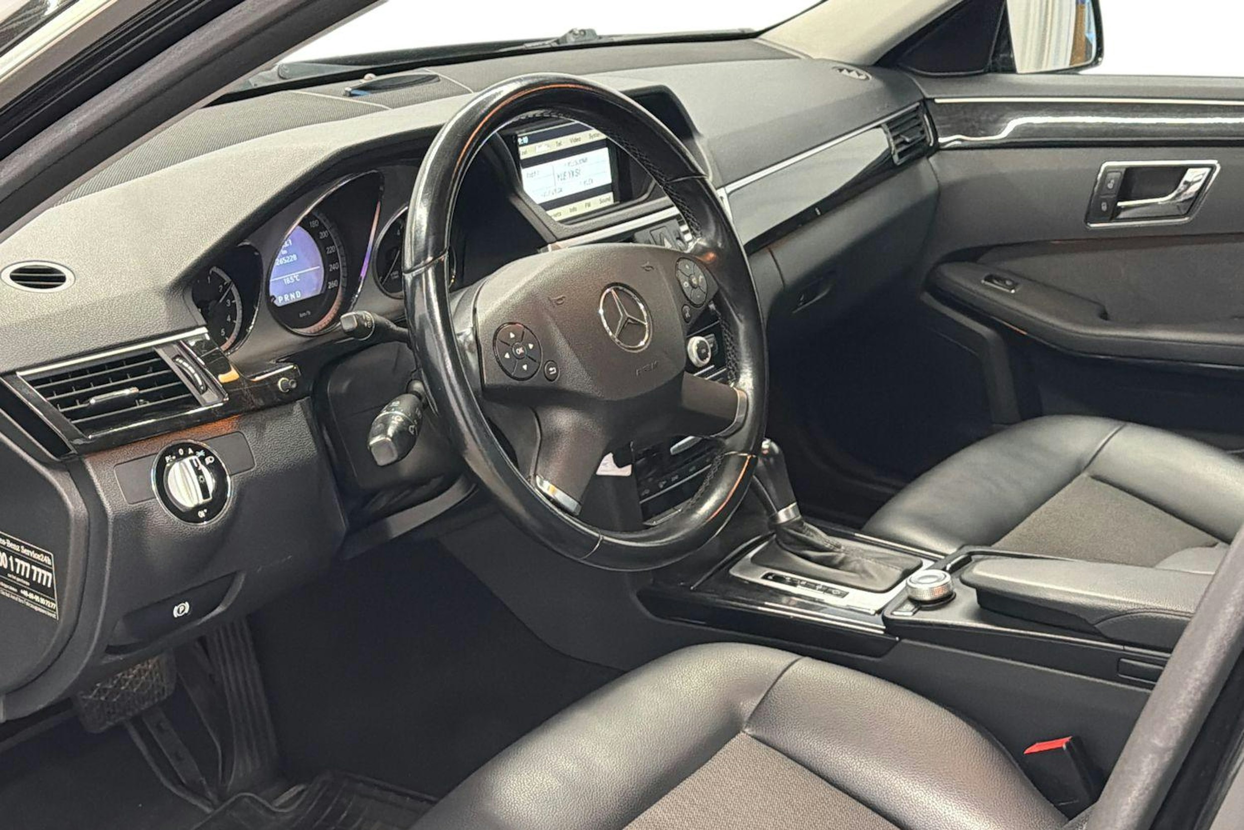 musta Mercedes-Benz E 2009 kuva 7.