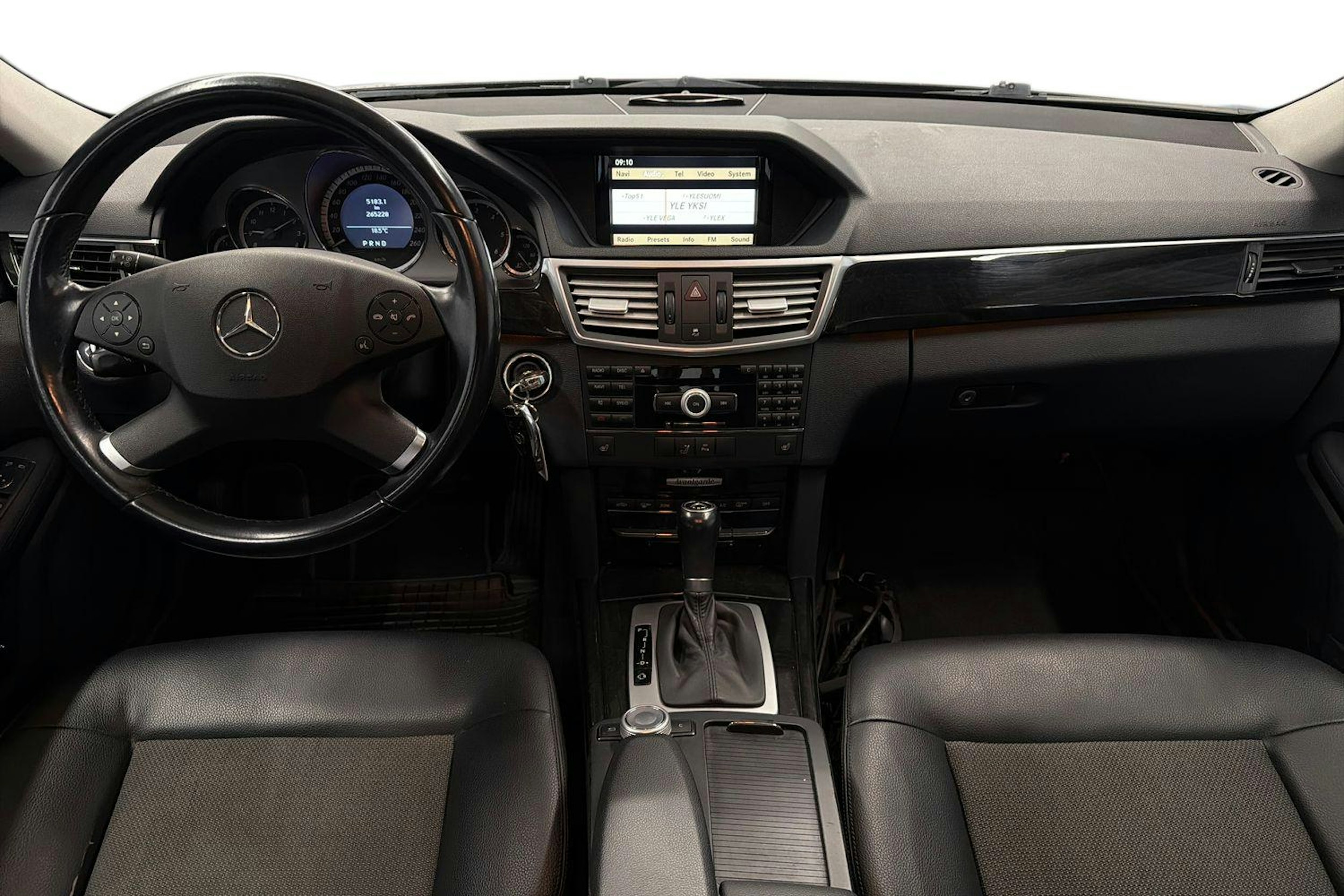 musta Mercedes-Benz E 2009 kuva 9.