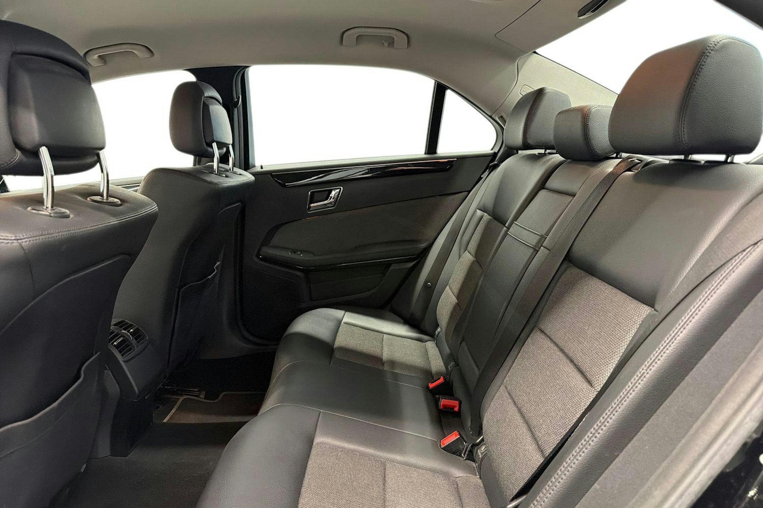 musta Mercedes-Benz E 2009 kuva 10.