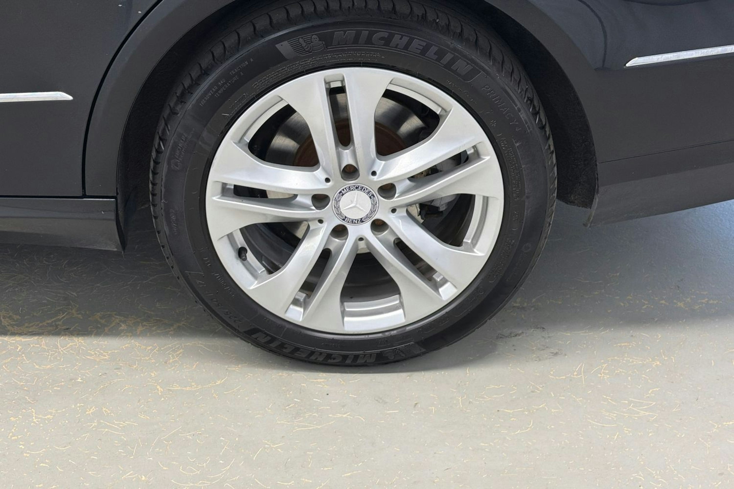 musta Mercedes-Benz E 2009 kuva 11.
