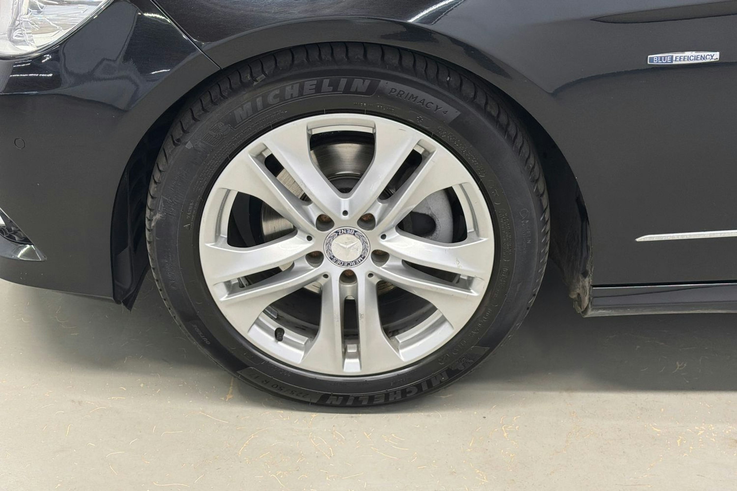 musta Mercedes-Benz E 2009 kuva 13.