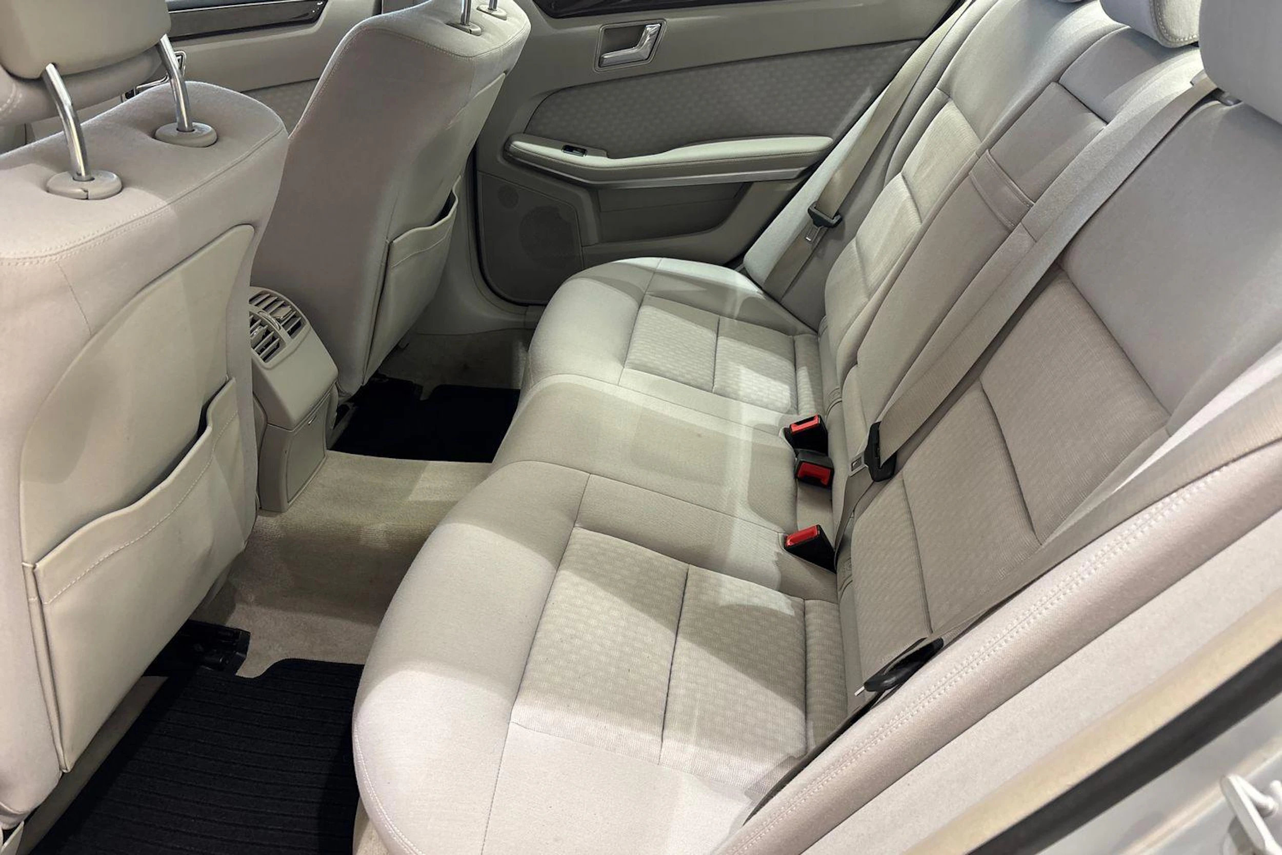 Harmaa Mercedes-Benz E 2009 kuva 8.
