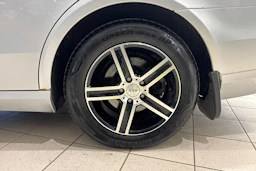 Harmaa Mercedes-Benz E 2009 kuva 10.