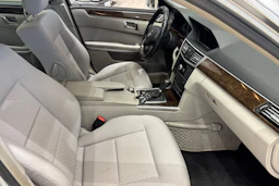 Harmaa Mercedes-Benz E 2009 kuva 11.