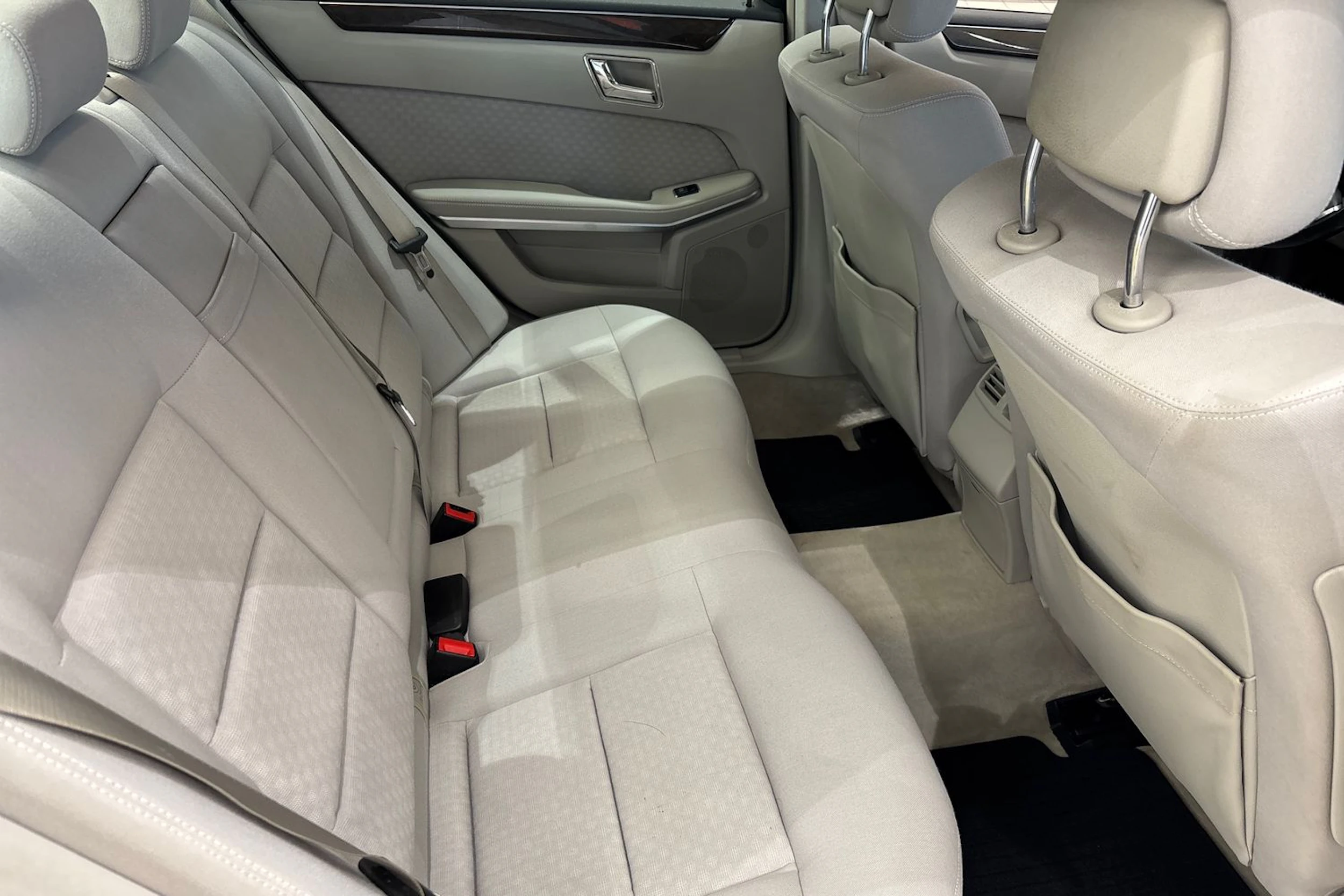 Harmaa Mercedes-Benz E 2009 kuva 12.