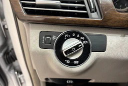 Harmaa Mercedes-Benz E 2009 kuva 16.