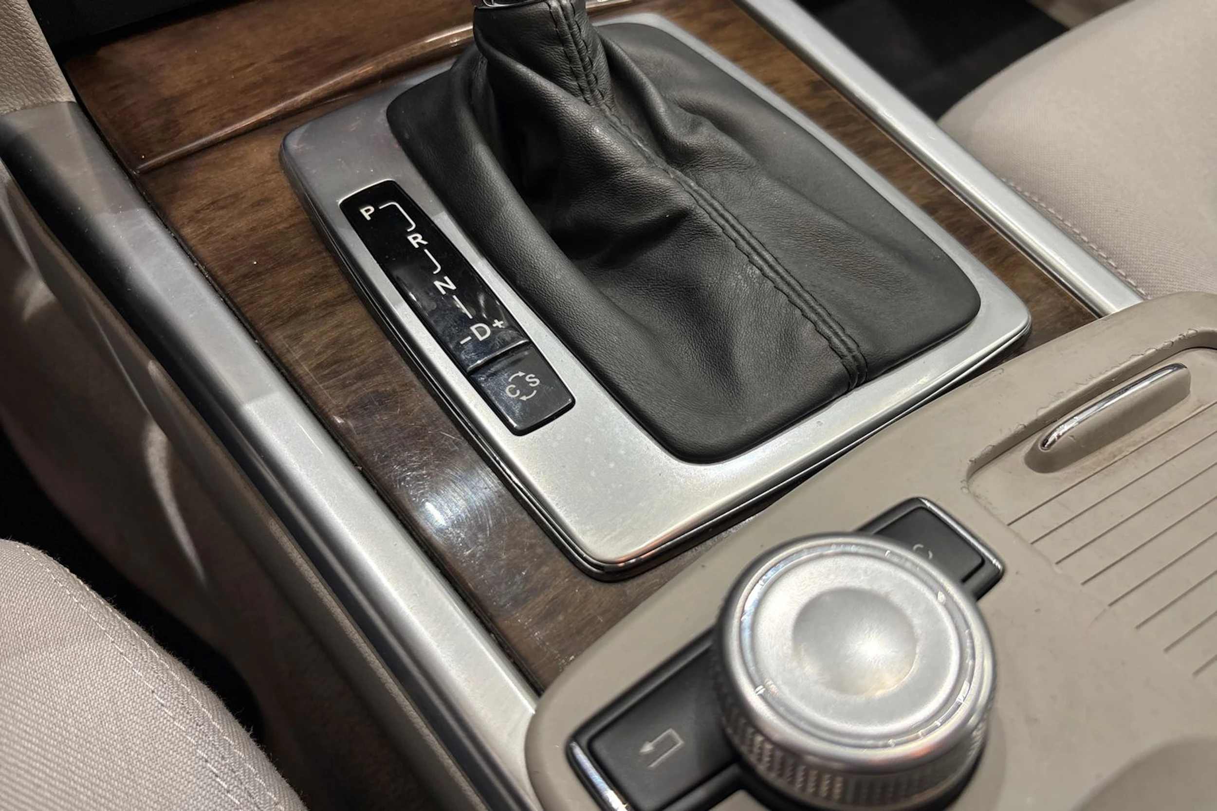 Harmaa Mercedes-Benz E 2009 kuva 24.