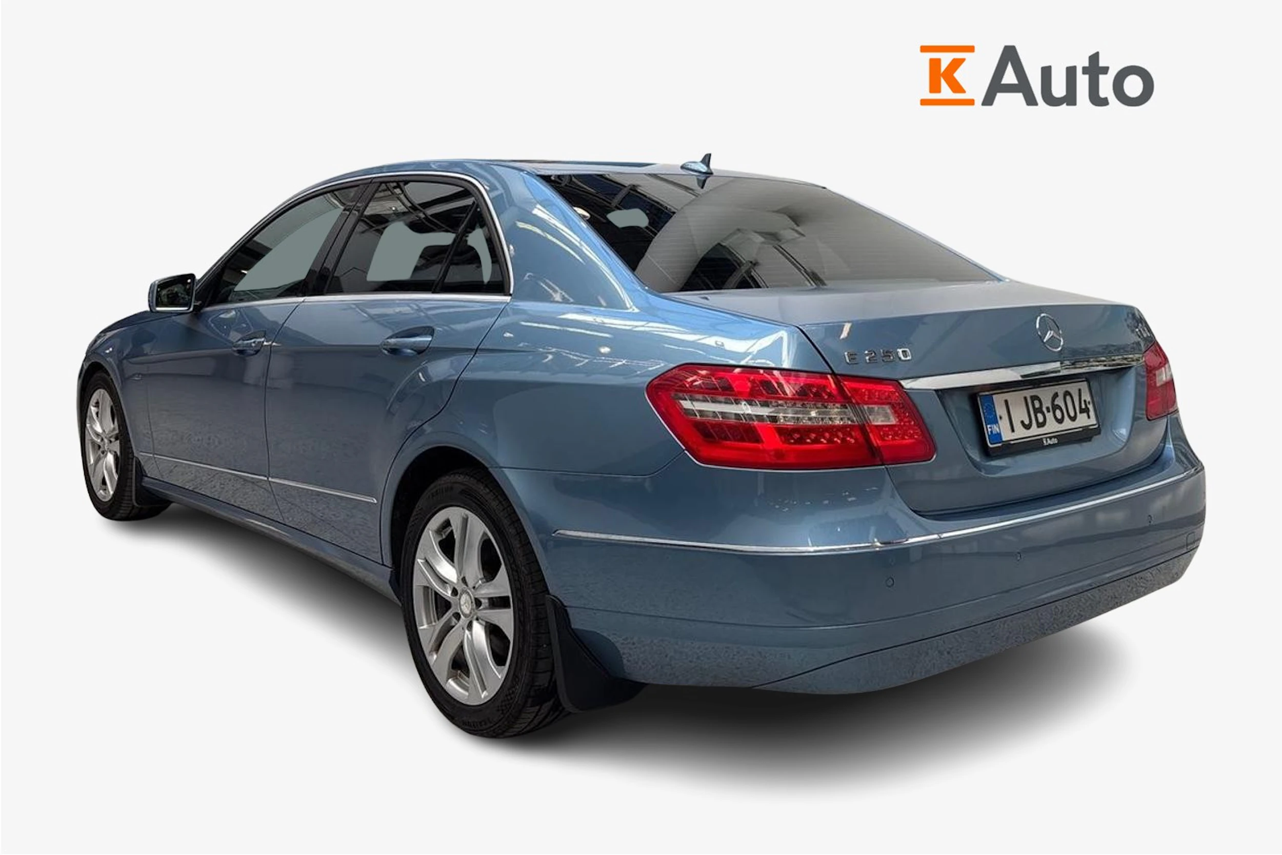sininen Mercedes-Benz E 2009 kuva 2.