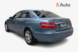 sininen Mercedes-Benz E 2009 kuva 2.