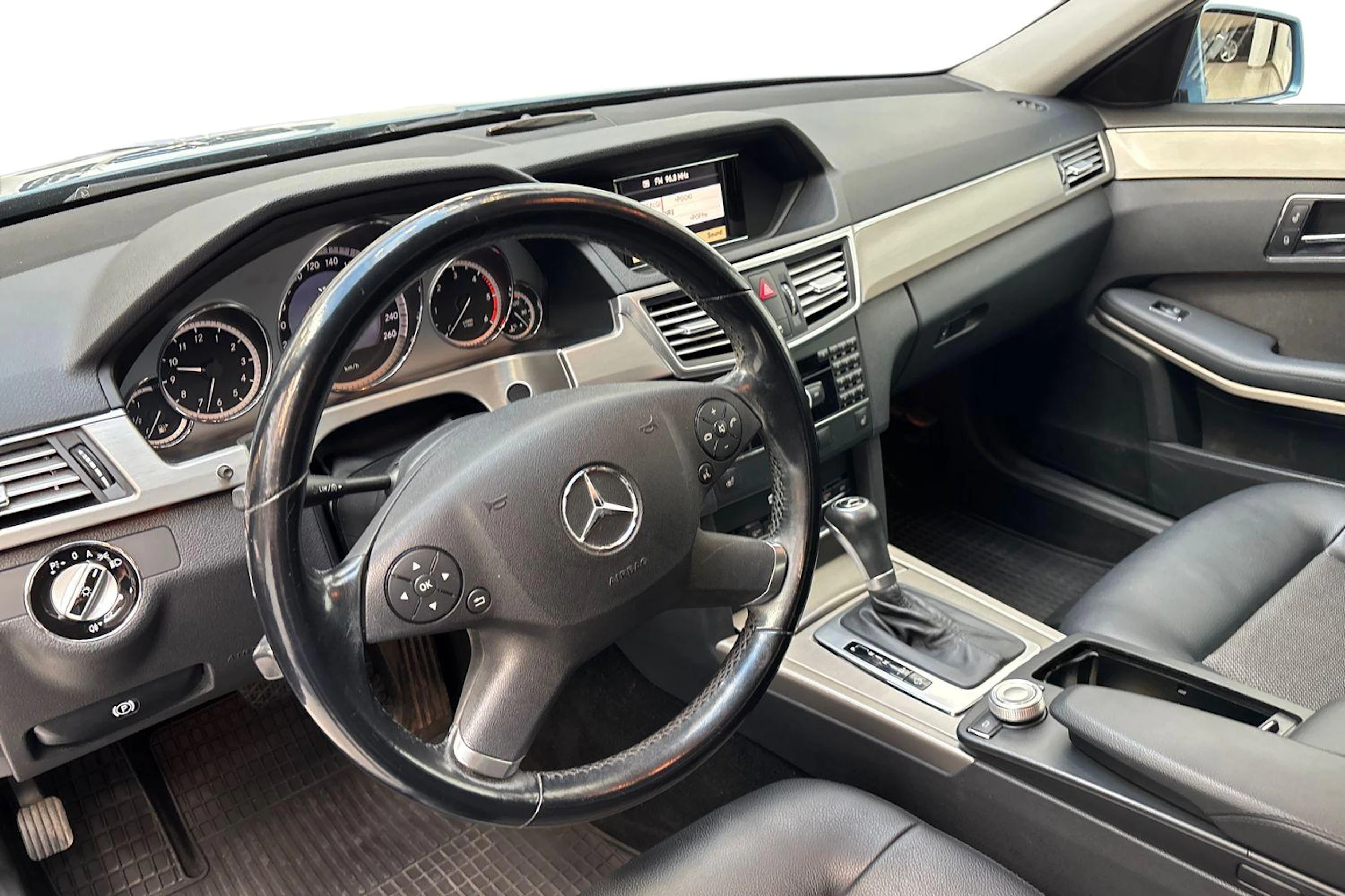sininen Mercedes-Benz E 2009 kuva 6.