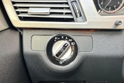 sininen Mercedes-Benz E 2009 kuva 14.