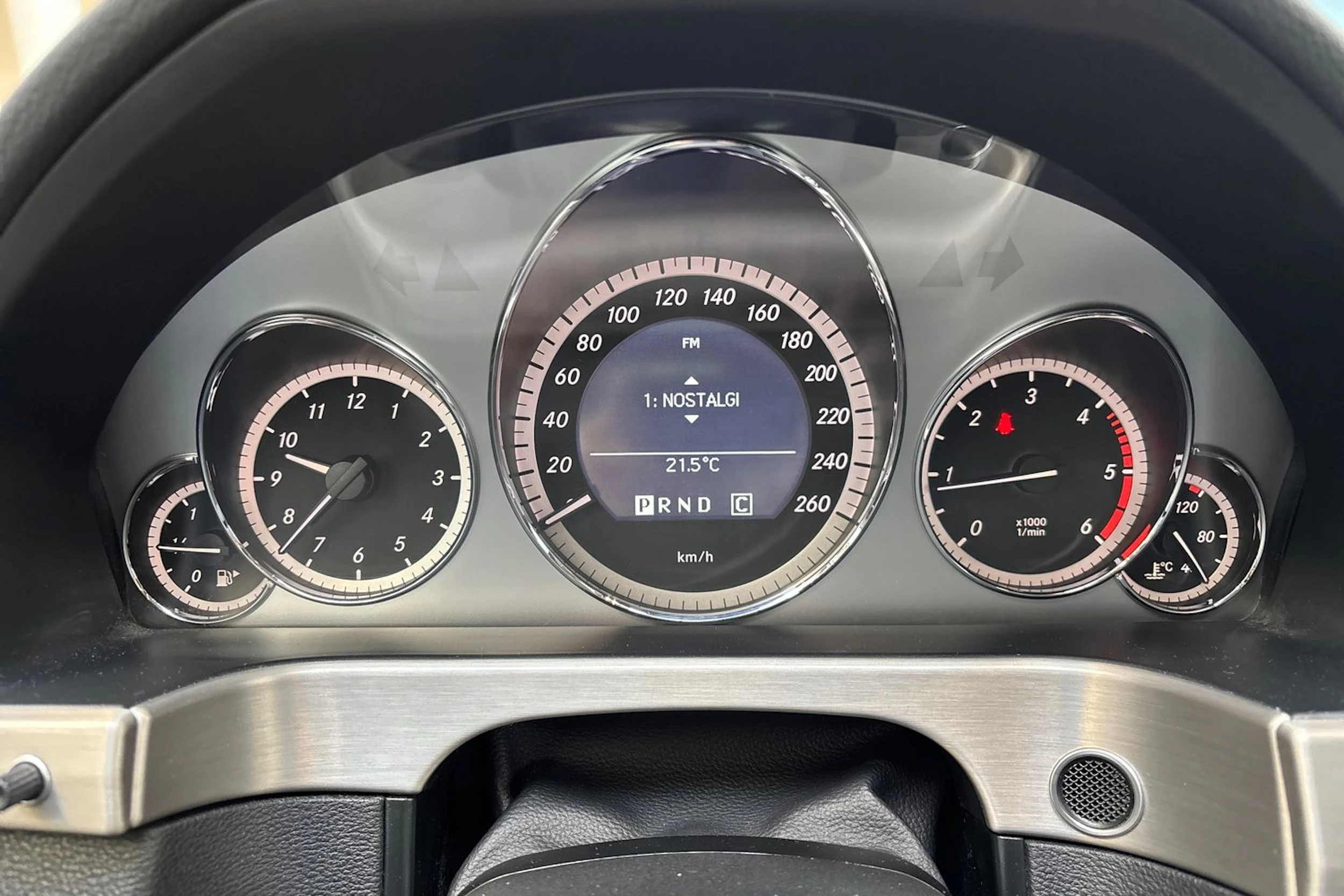 sininen Mercedes-Benz E 2009 kuva 16.