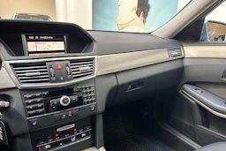 sininen Mercedes-Benz E 2009 kuva 18.