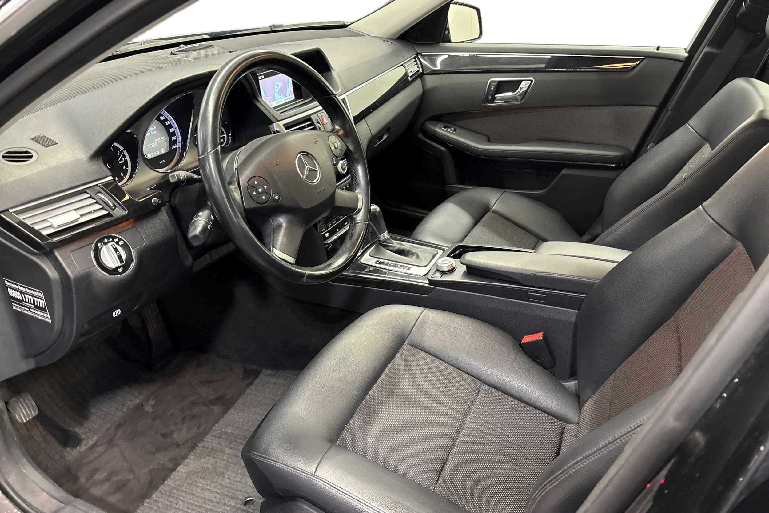 musta Mercedes-Benz E 2009 kuva 7.