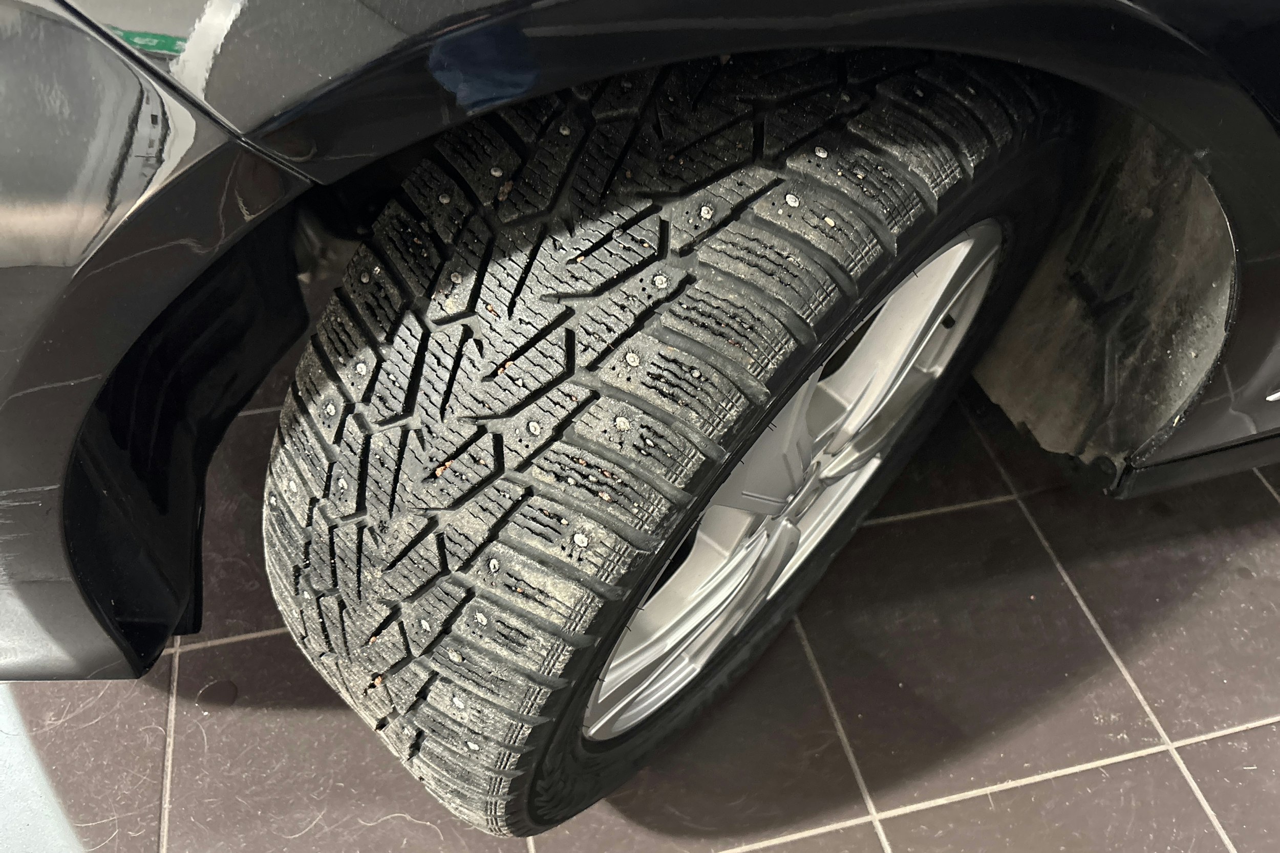 musta Mercedes-Benz E 2009 kuva 13.