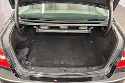 musta Mercedes-Benz E 2009 kuva 14.