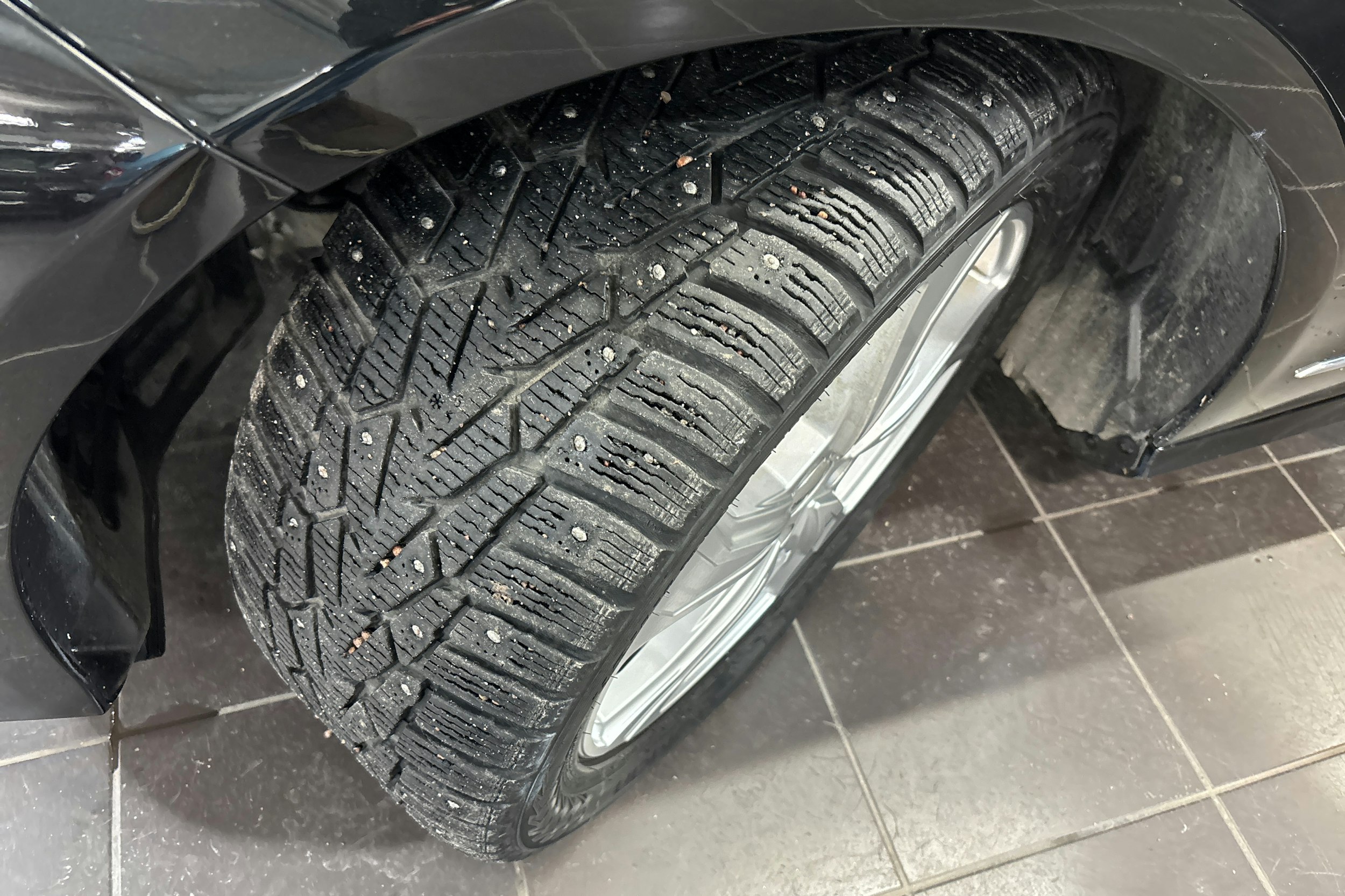 musta Mercedes-Benz E 2009 kuva 18.