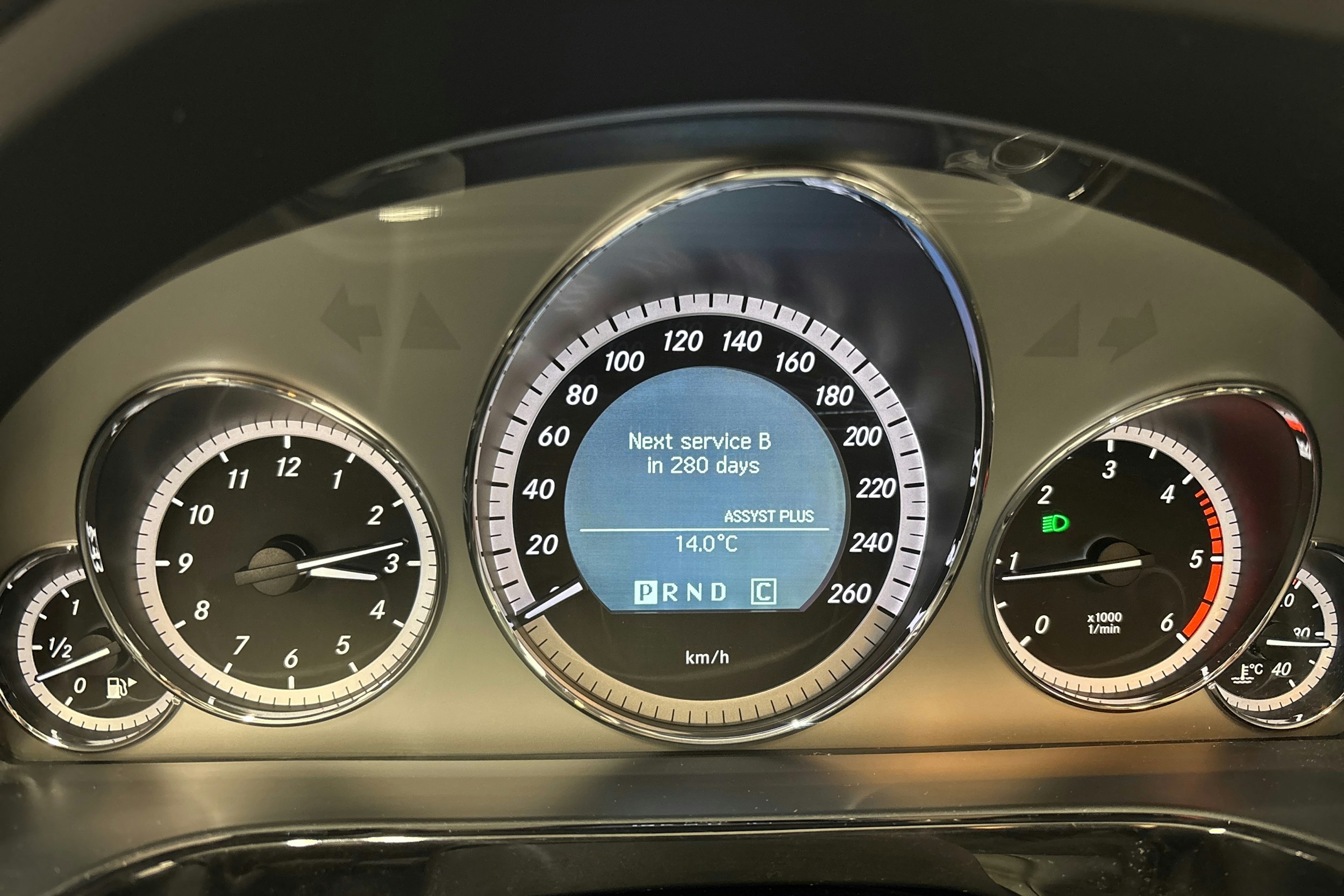 musta Mercedes-Benz E 2009 kuva 19.