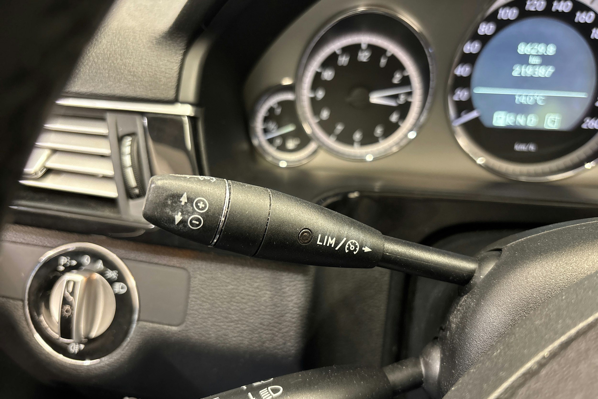 musta Mercedes-Benz E 2009 kuva 22.