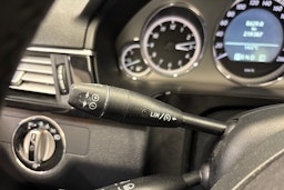 musta Mercedes-Benz E 2009 kuva 22.