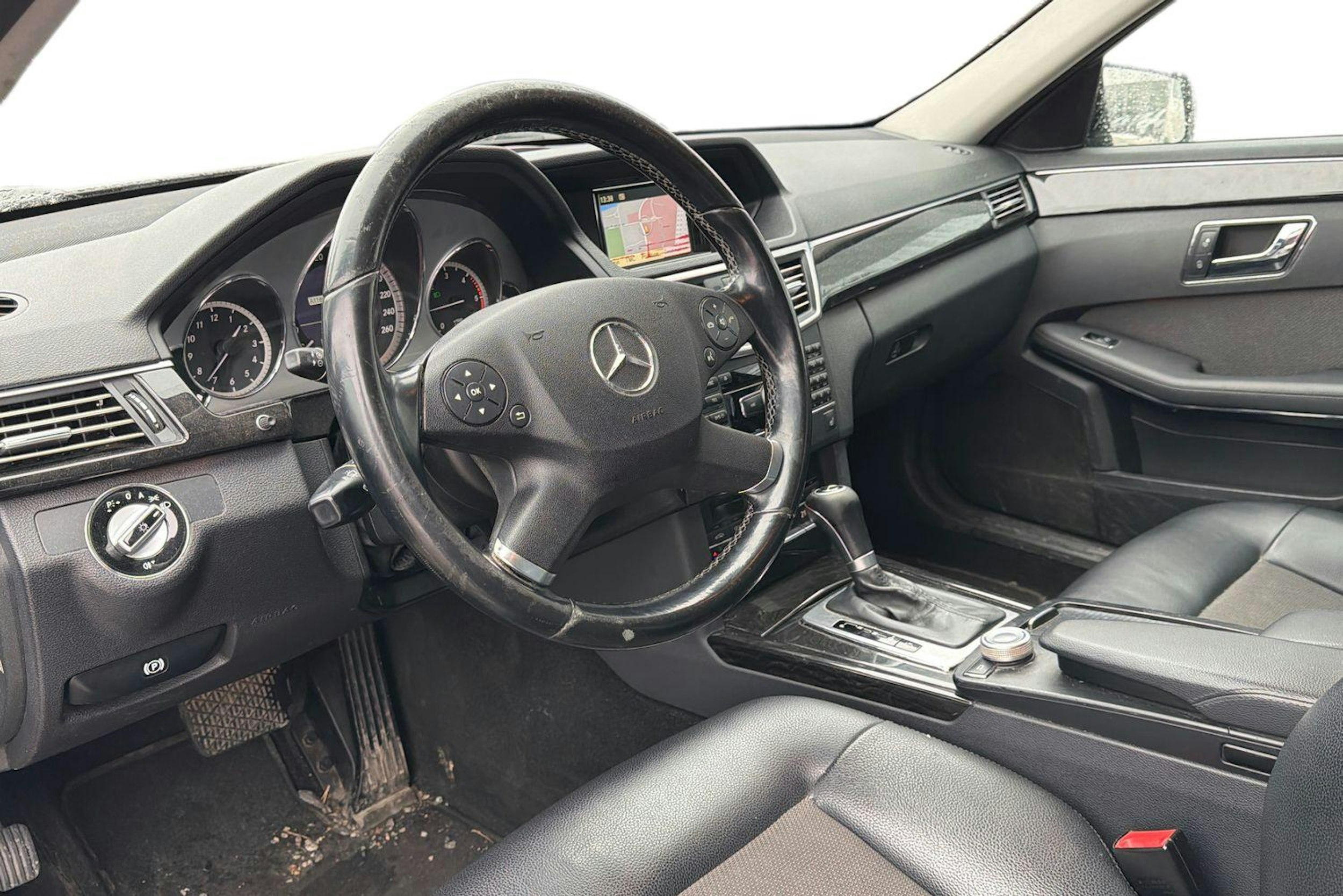 musta Mercedes-Benz E 2009 kuva 3.