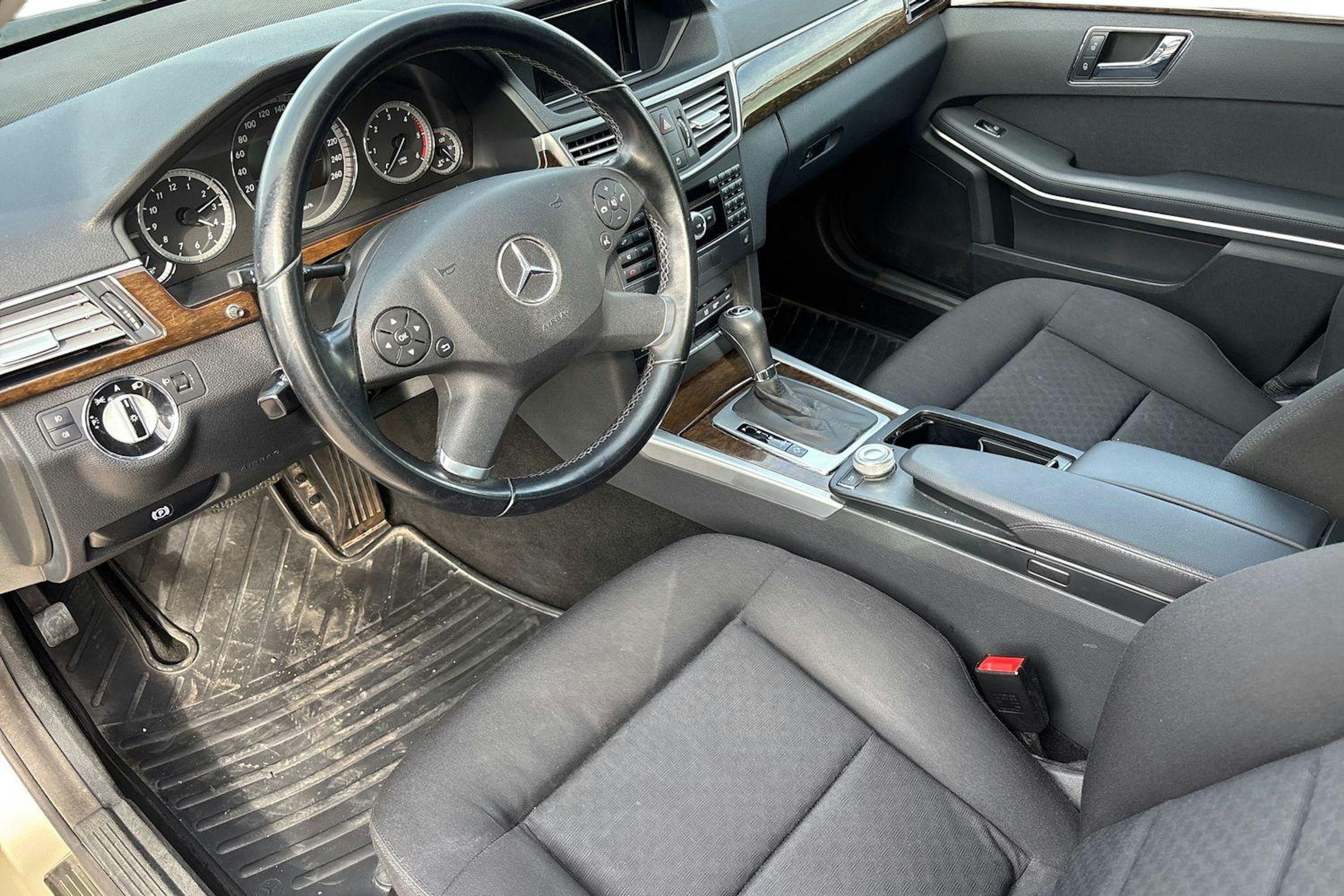 met. ruskea (beige) Mercedes-Benz E 2009 kuva 3.
