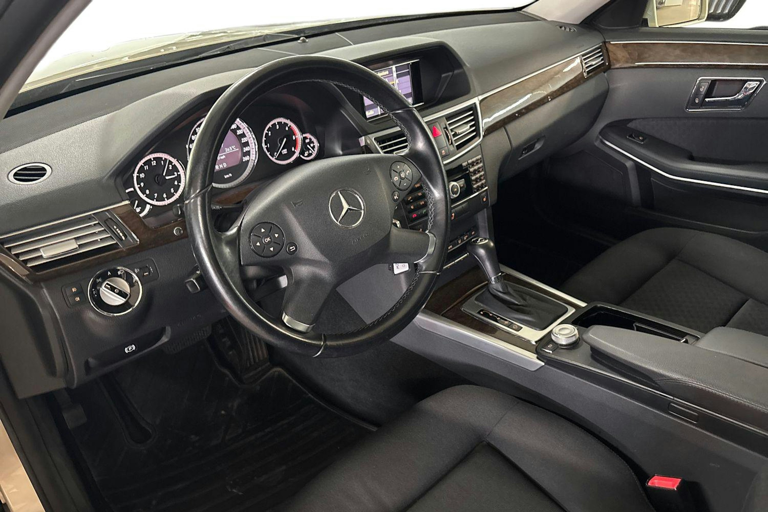 met. ruskea (beige) Mercedes-Benz E 2009 kuva 7.