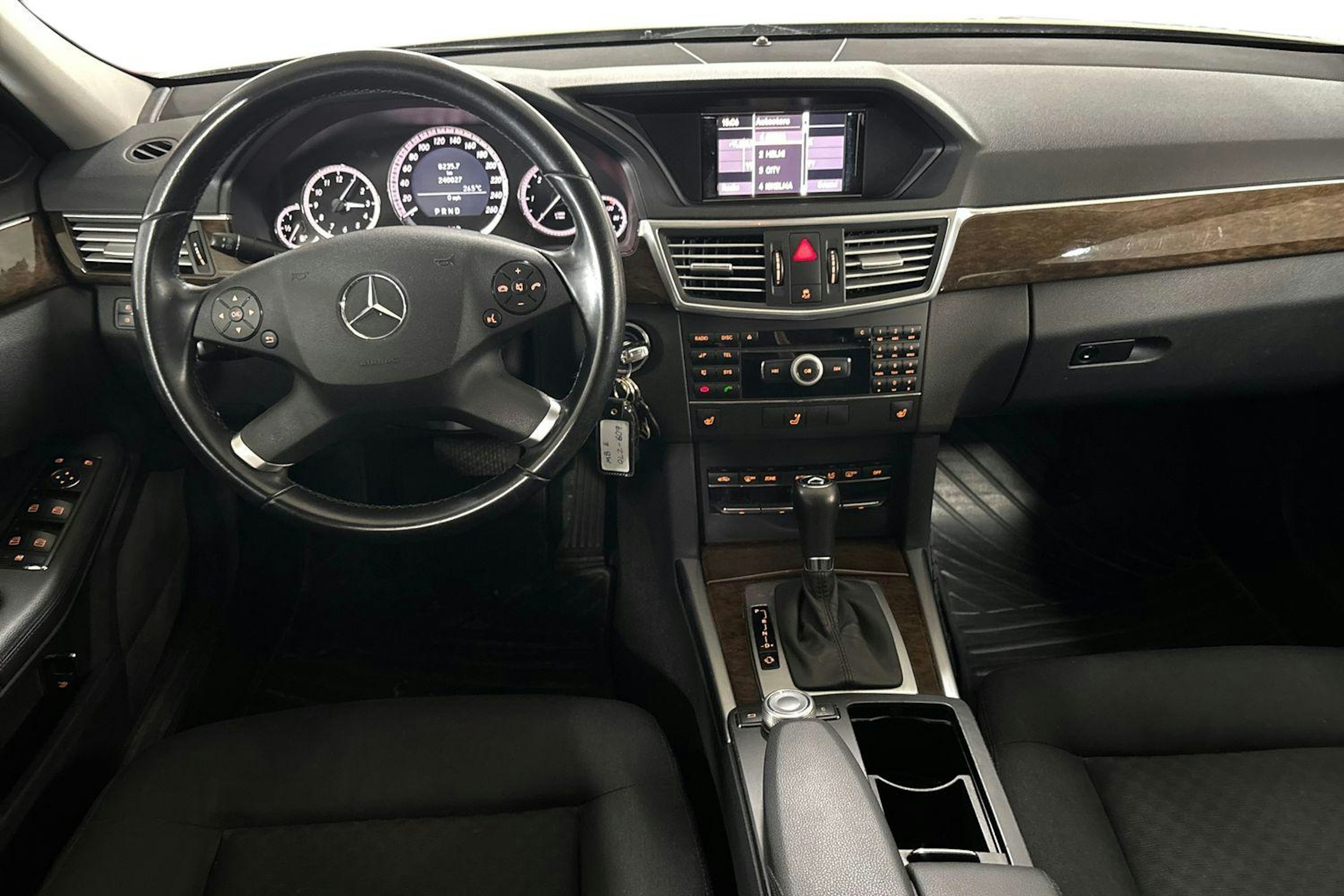 met. ruskea (beige) Mercedes-Benz E 2009 kuva 9.