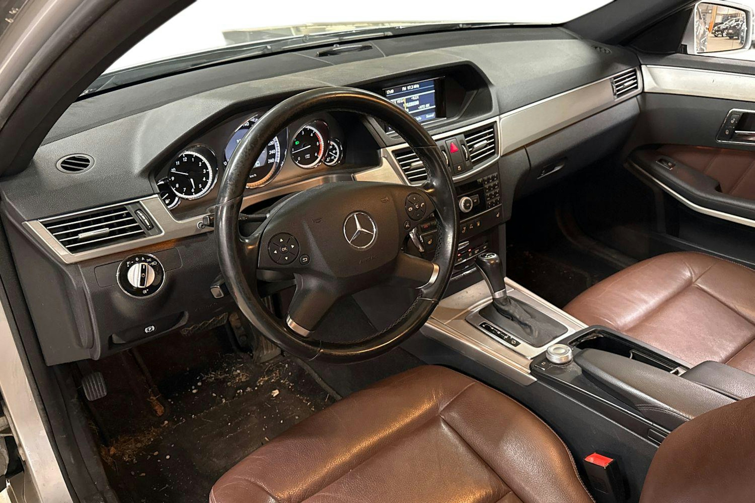 harmaa Mercedes-Benz E 2009 kuva 3.