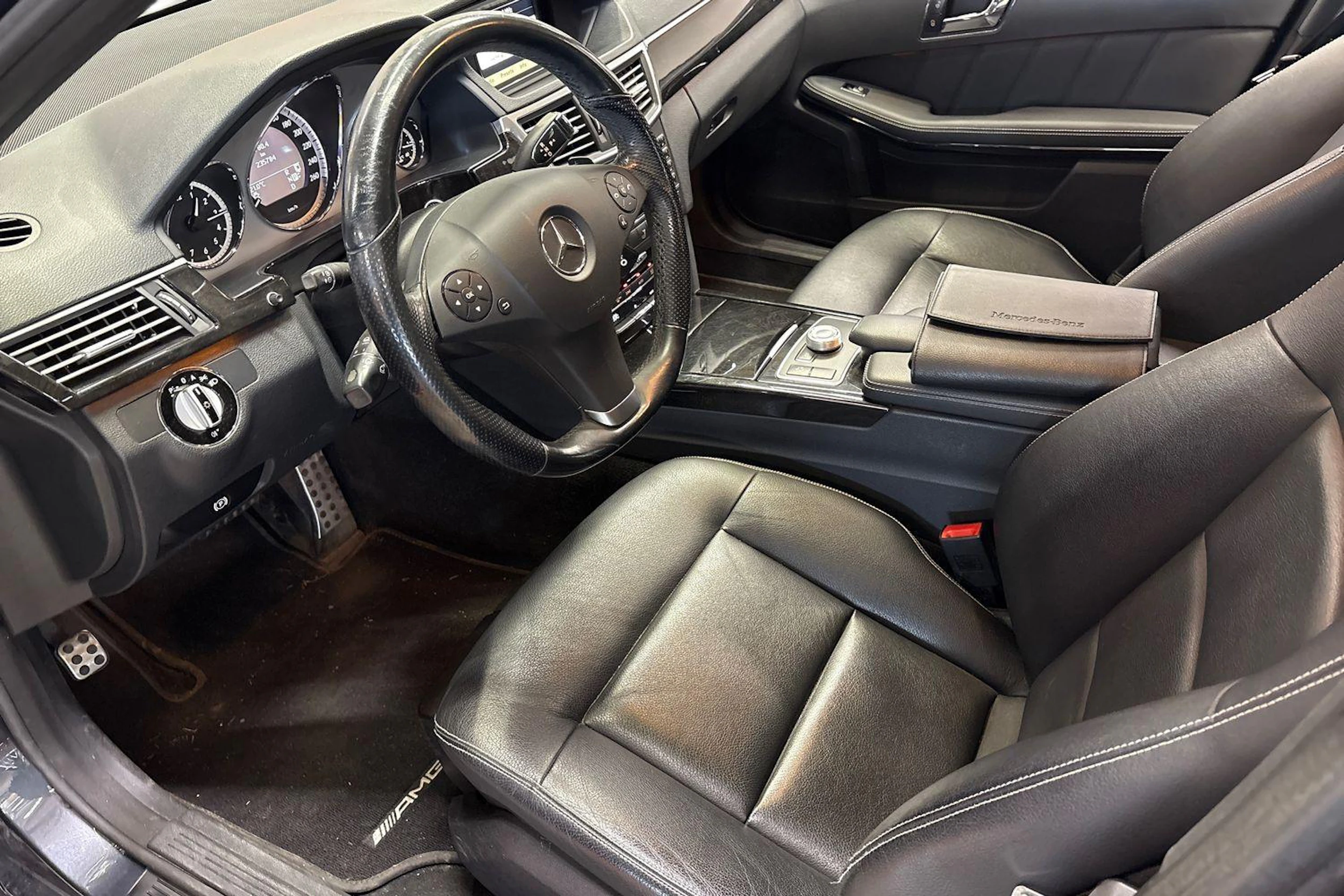 harmaa Mercedes-Benz E 2010 kuva 3.