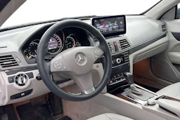 harmaa Mercedes-Benz E 2010 kuva 3.