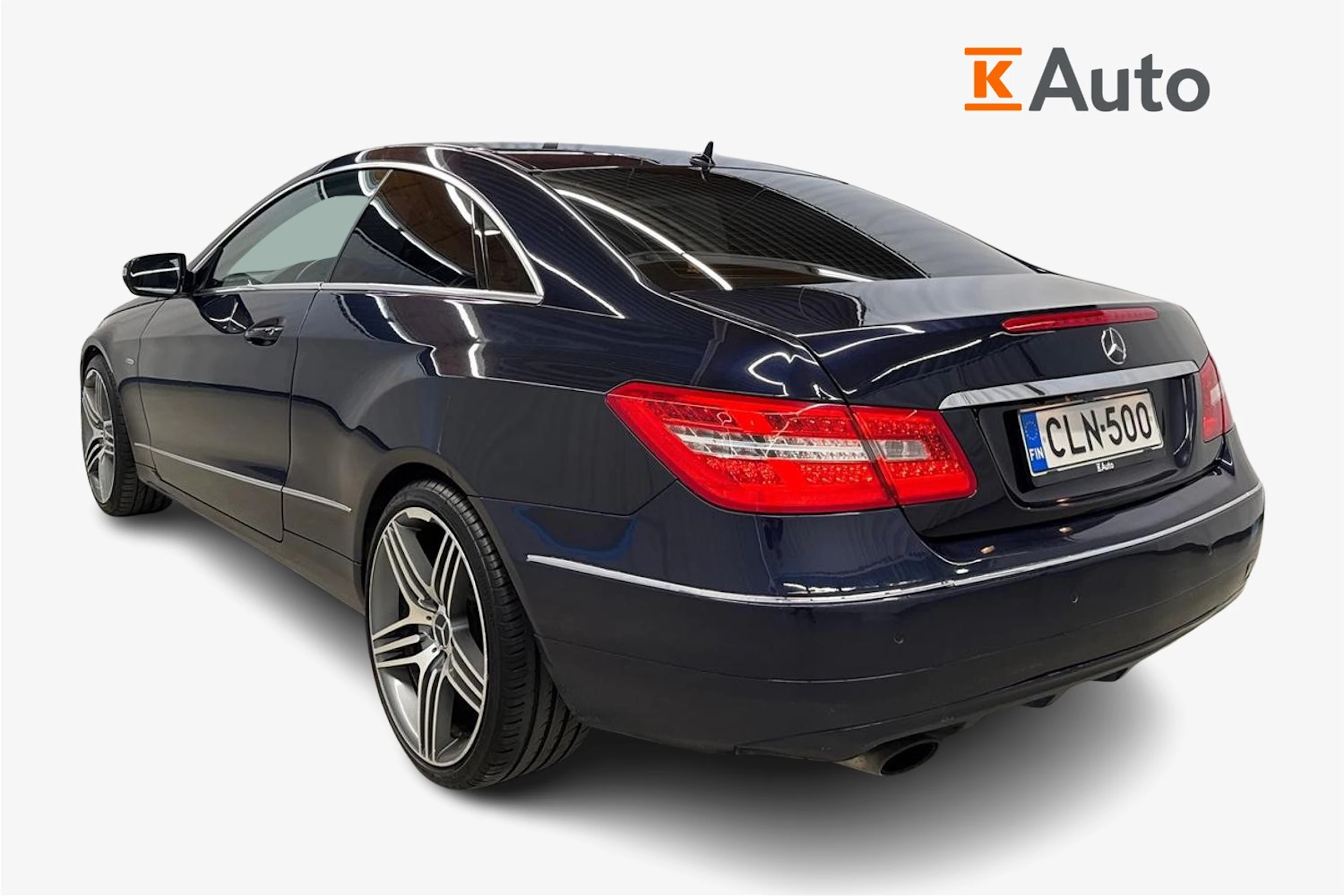 sininen Mercedes-Benz E 2010 kuva 2.