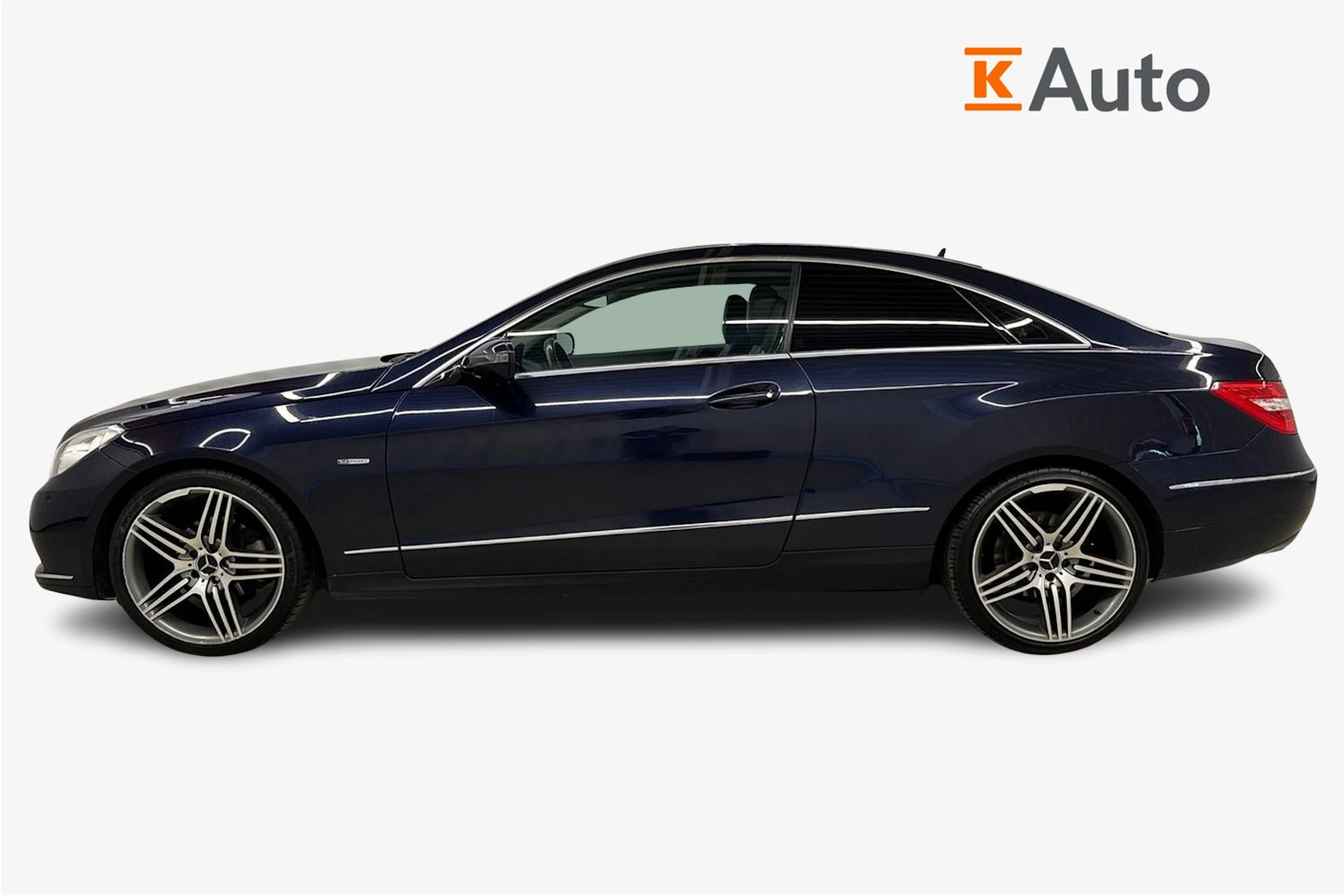 sininen Mercedes-Benz E 2010 kuva 5.