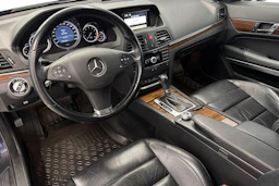 sininen Mercedes-Benz E 2010 kuva 6.