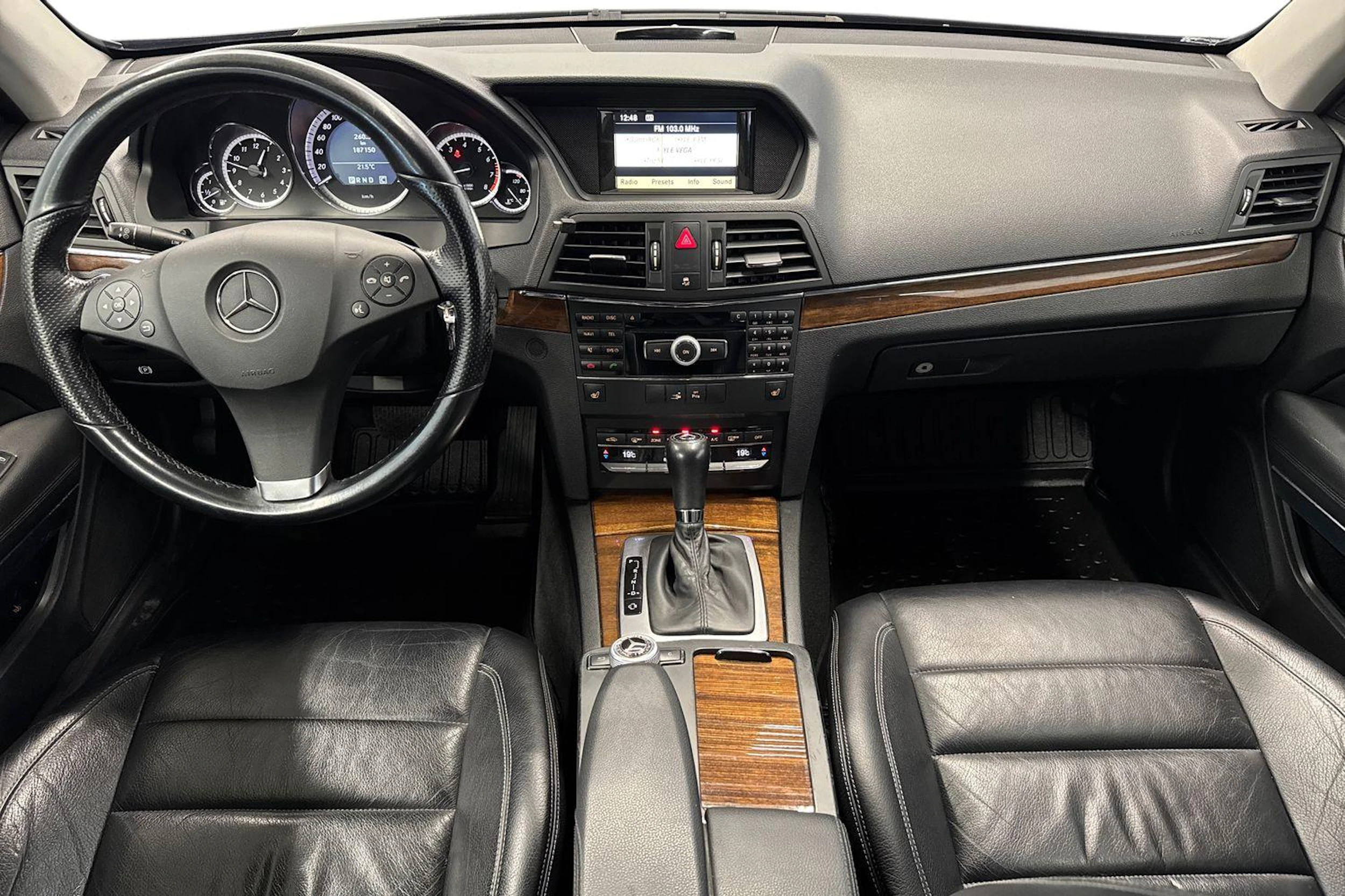 sininen Mercedes-Benz E 2010 kuva 7.