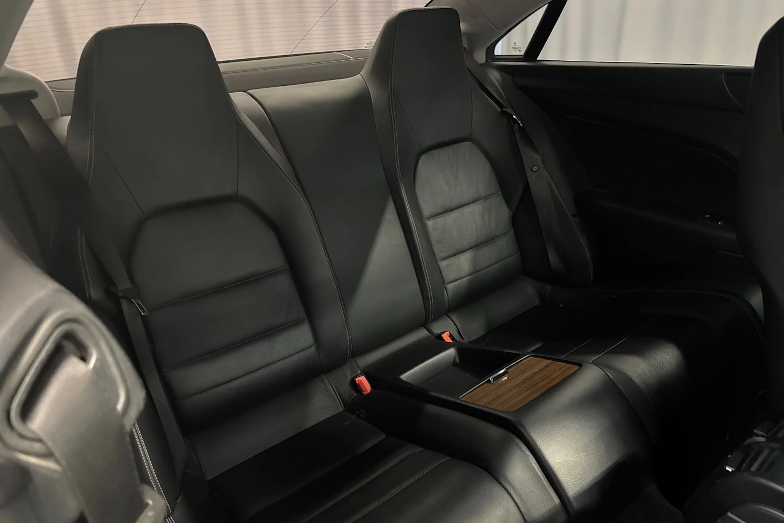 sininen Mercedes-Benz E 2010 kuva 14.