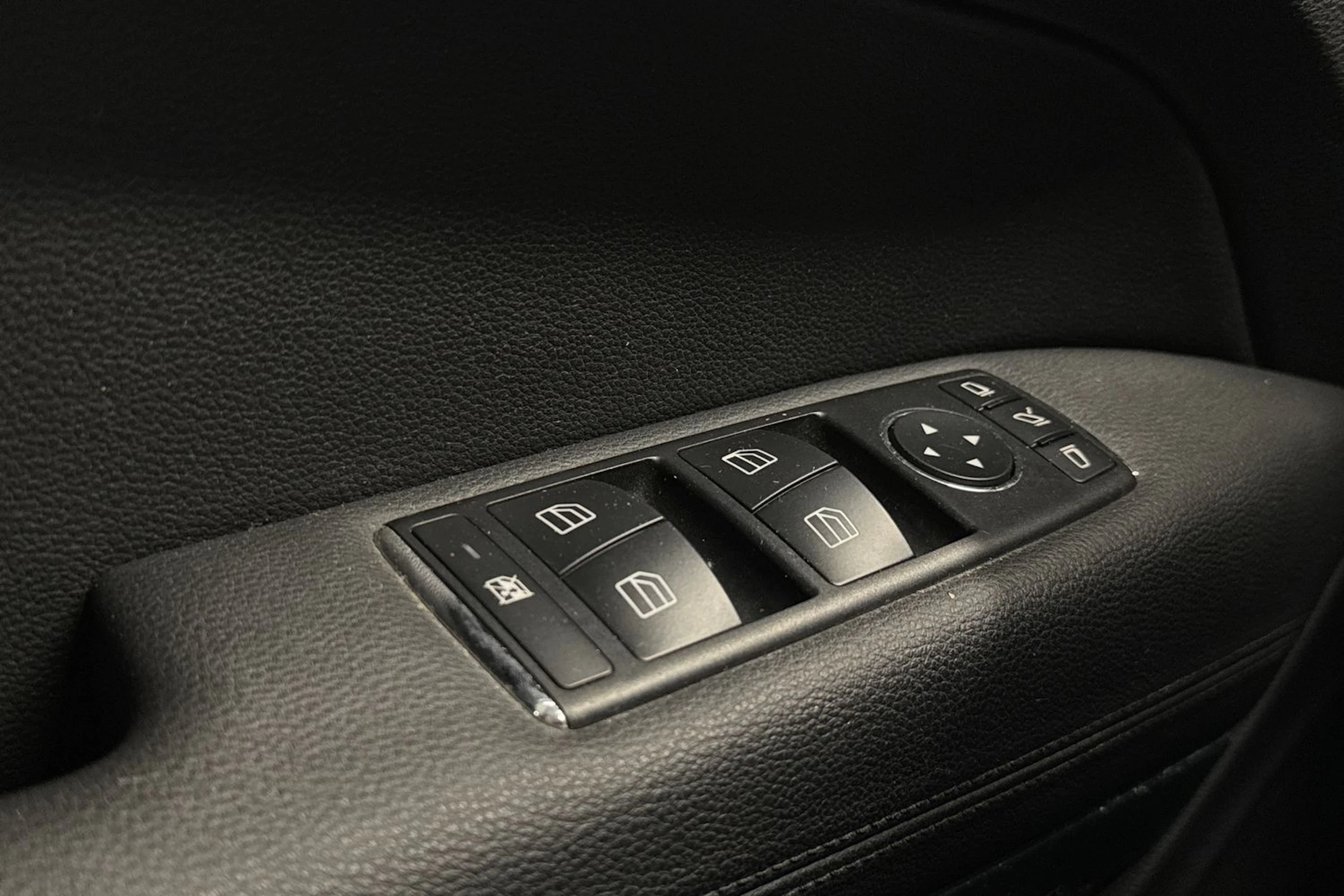 sininen Mercedes-Benz E 2010 kuva 17.
