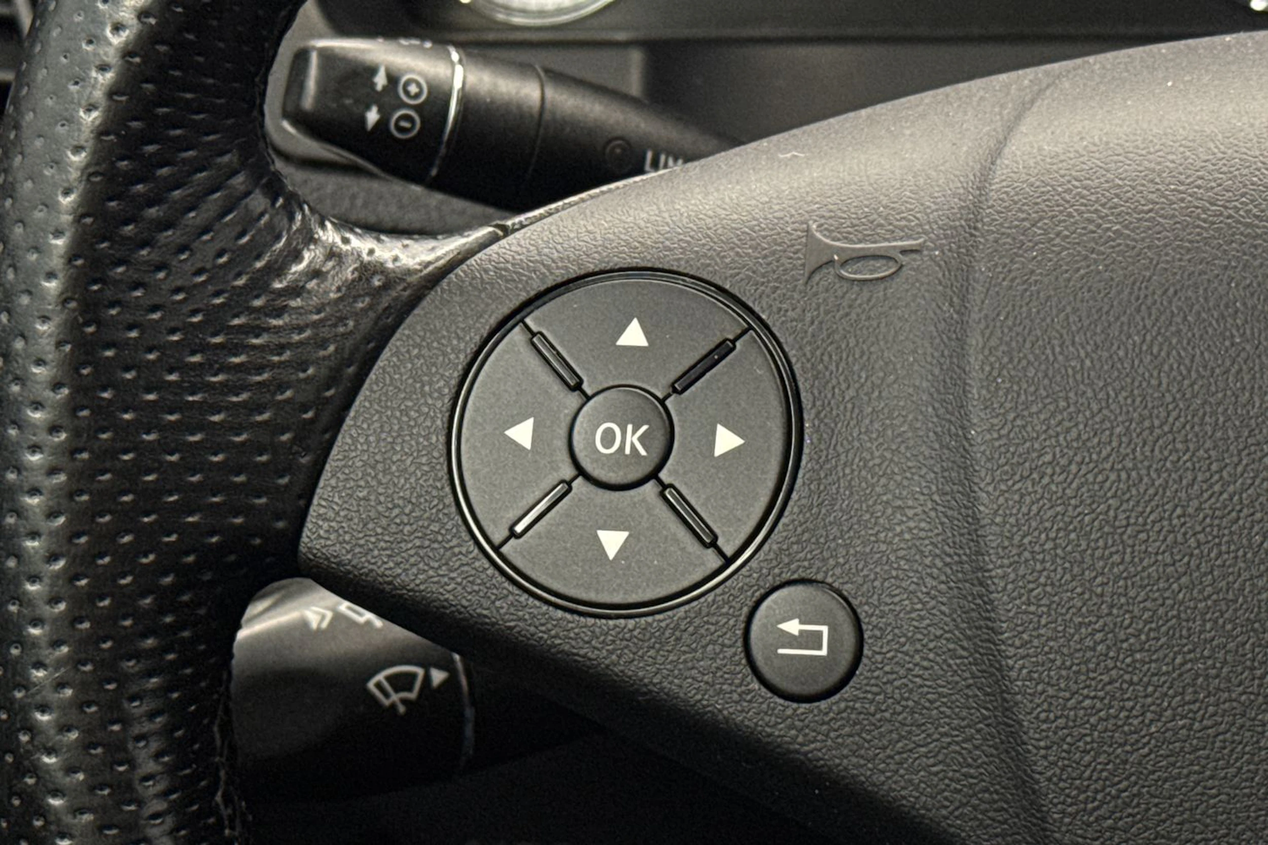 sininen Mercedes-Benz E 2010 kuva 19.