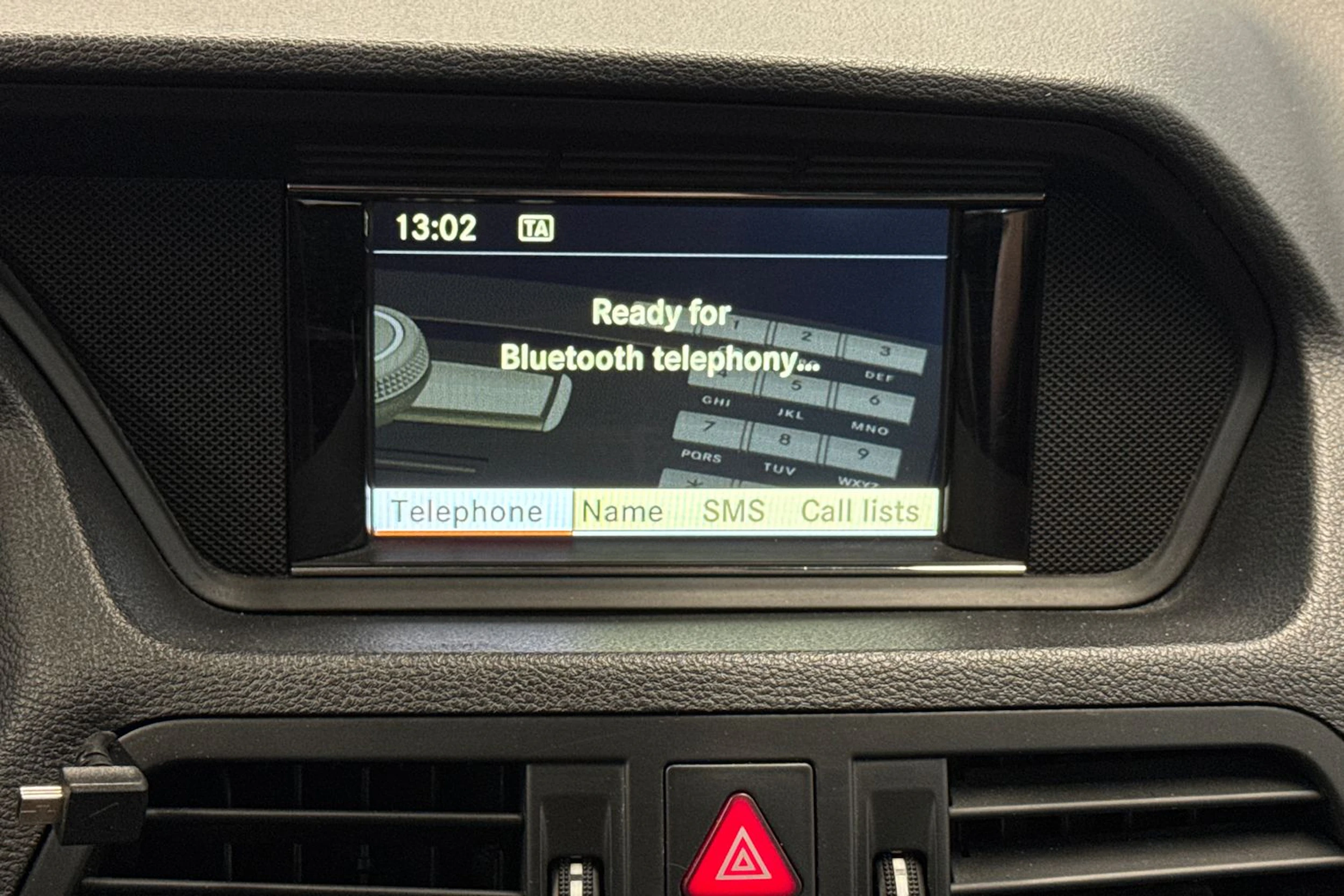 sininen Mercedes-Benz E 2010 kuva 24.