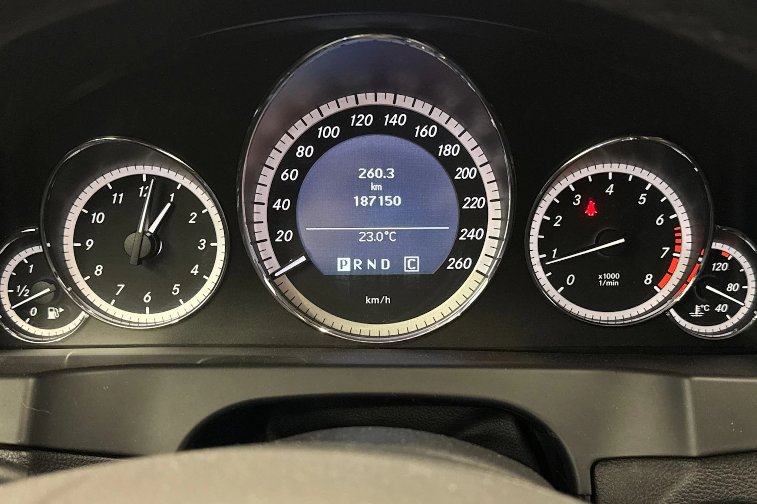 sininen Mercedes-Benz E 2010 kuva 25.