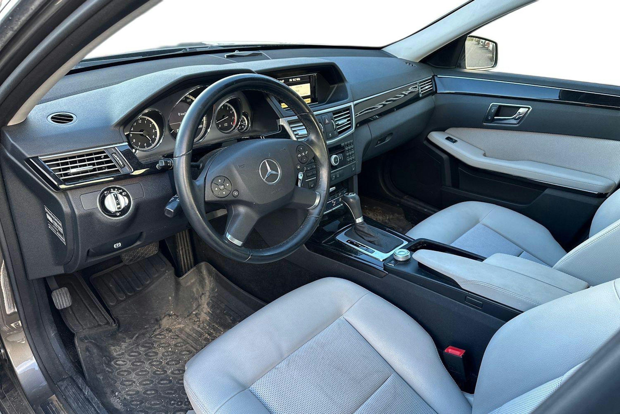 met. ruskea (beige) Mercedes-Benz E 2010 kuva 3.