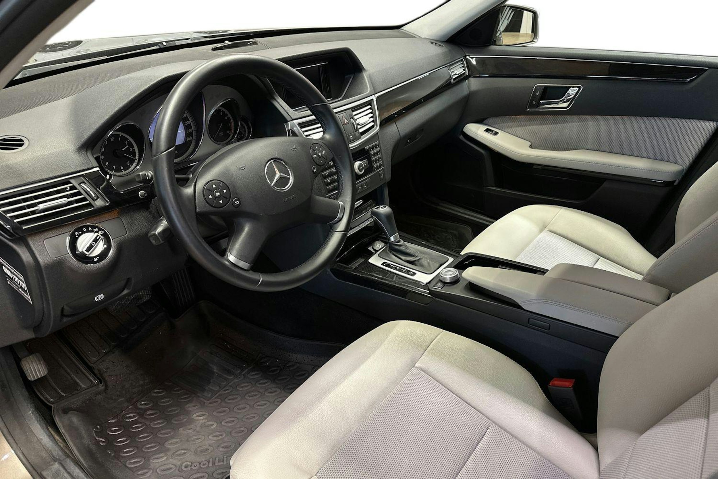 met. ruskea (beige) Mercedes-Benz E 2010 kuva 7.