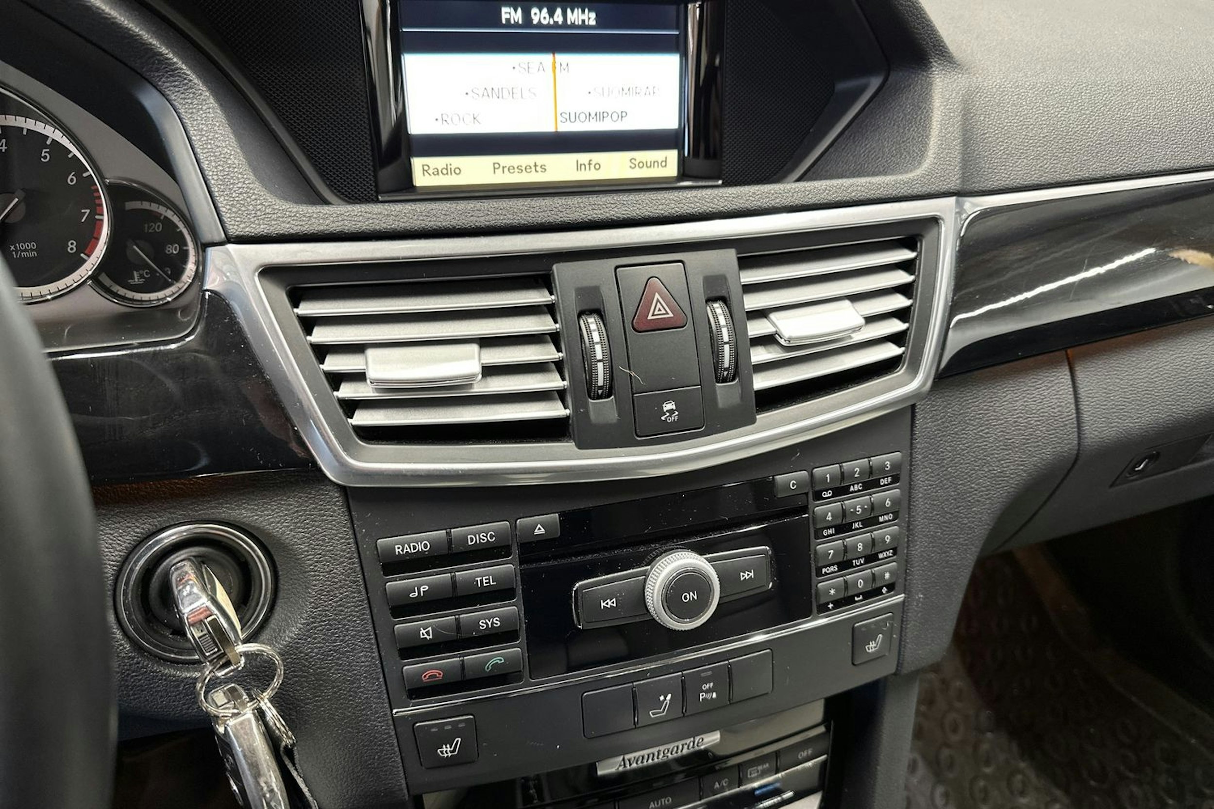 met. ruskea (beige) Mercedes-Benz E 2010 kuva 18.